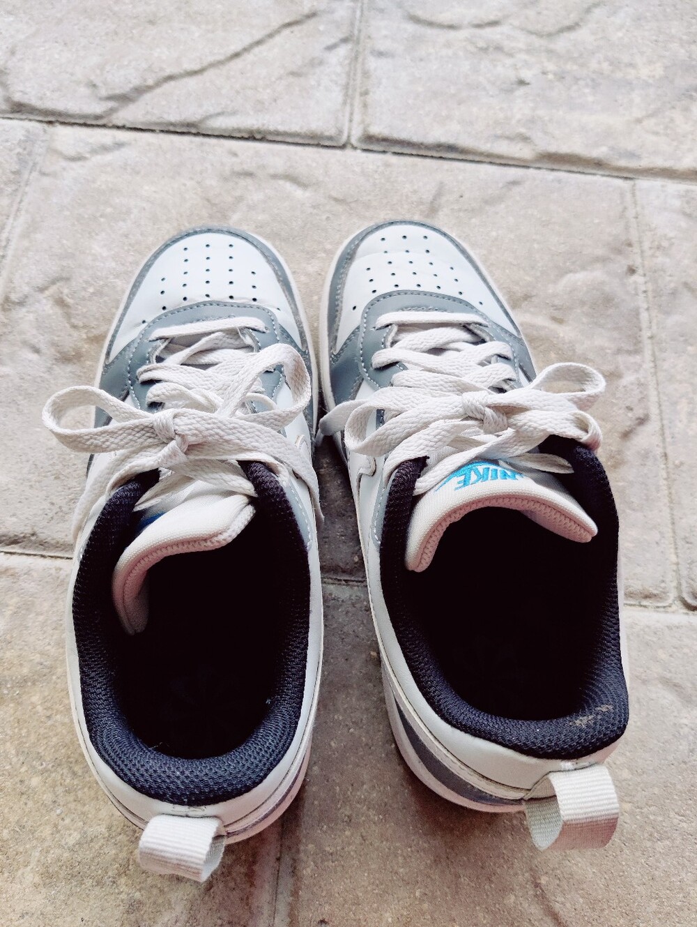 Nike Dunk Boy Low-Top White Gray  and Baby  Blue Sneakers Size 4.5y - Picture 6 of 6